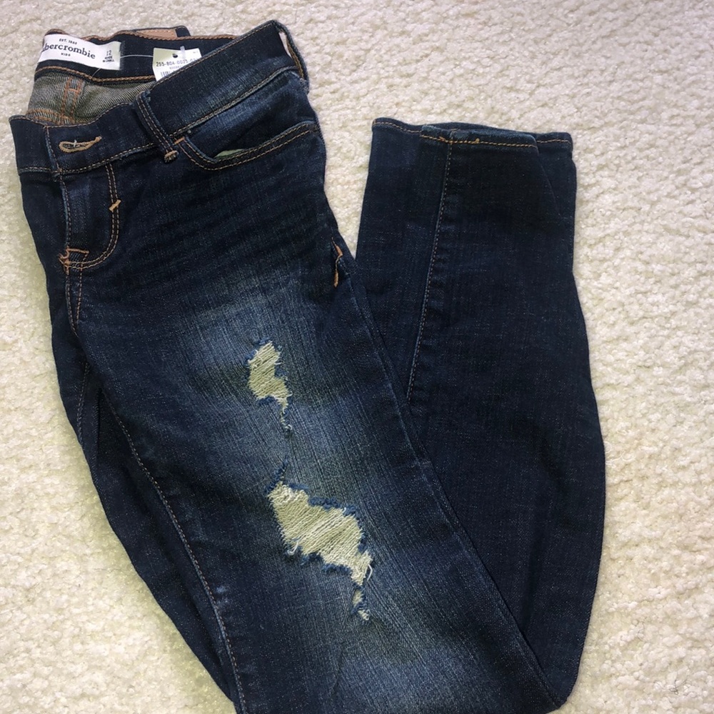 GIRLS JEANS! SUPPER CUTE DARK BLUE DISTRESSED JEAN